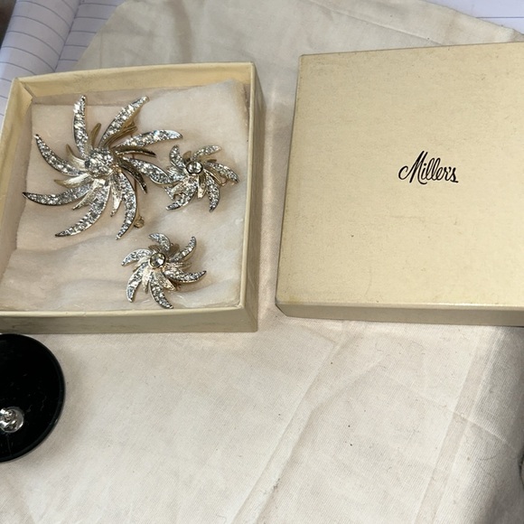 Vintage Sarah COV Brooch and Earrings silver and Gold Tone Rhinestone Diamonds - Picture 6 of 8